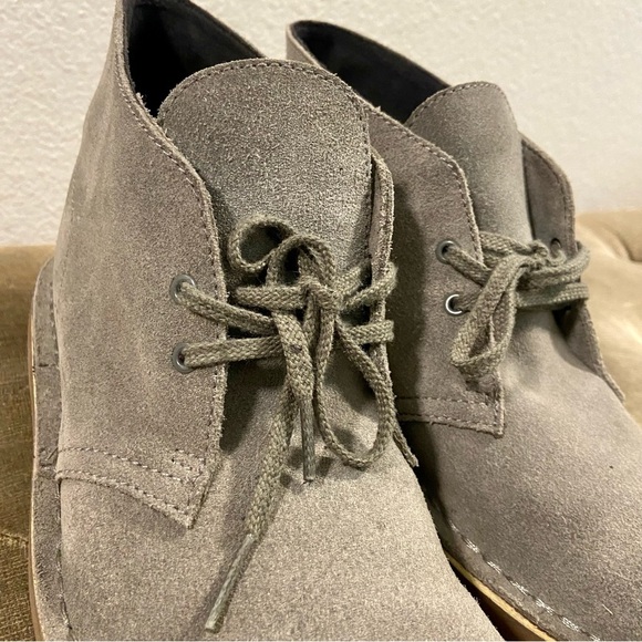 Clark Boots Mens 7M Women 9 Grey Suede Chukka Rubber Sole - Picture 7 of 10
